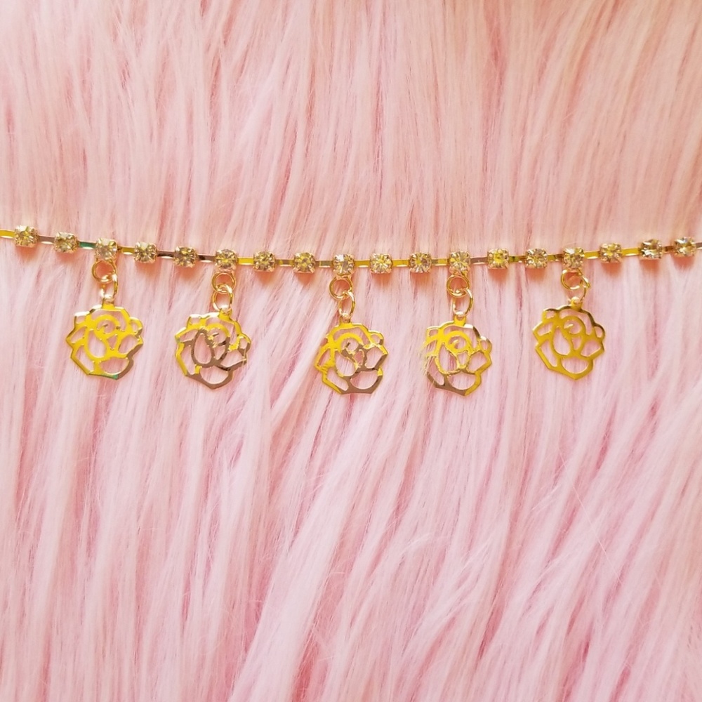 ๐น Gold Rhinestone Rose Anklet ๐น - Picture 6 of 6